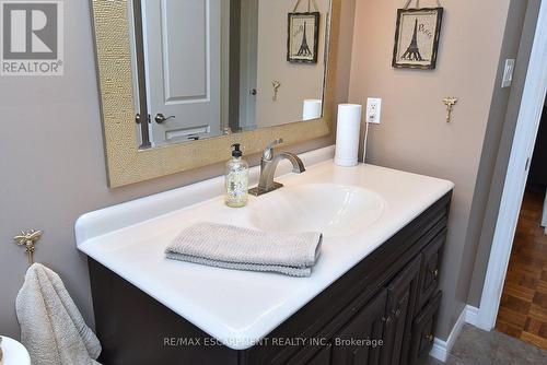 3178 Heathfield Drive, Burlington, ON - Indoor Photo Showing Bathroom