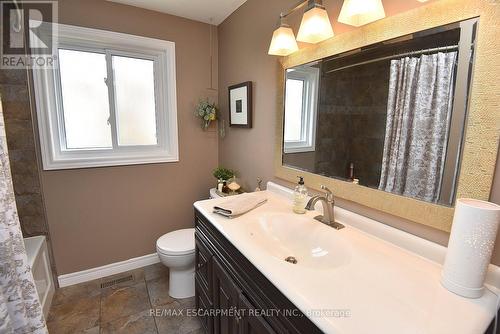 3178 Heathfield Drive, Burlington, ON - Indoor Photo Showing Bathroom