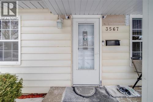 3567 King Street, Windsor, ON - Outdoor With Exterior