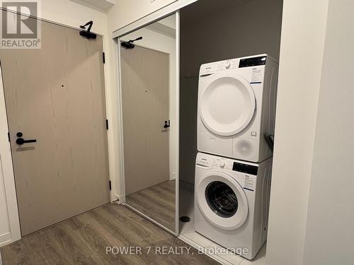 4112 - 8 Interchange Way, Vaughan, ON - Indoor Photo Showing Laundry Room