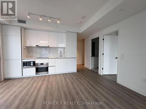 4112 - 8 Interchange Way, Vaughan, ON - Indoor Photo Showing Kitchen