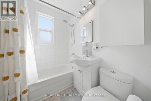 24 Sumach Street, Hamilton, ON - Indoor Photo Showing Bathroom