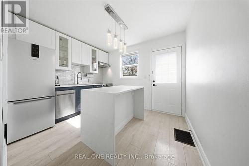 24 Sumach Street, Hamilton, ON - Indoor Photo Showing Kitchen