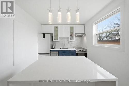 24 Sumach Street, Hamilton, ON - Indoor Photo Showing Kitchen