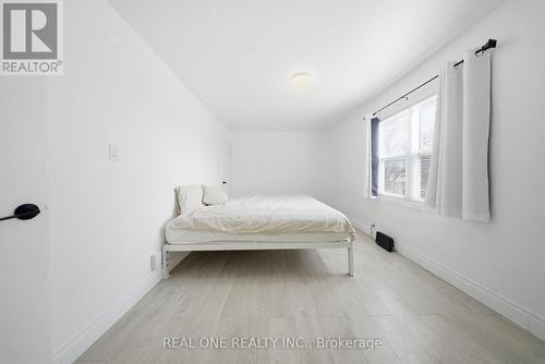 24 Sumach Street, Hamilton, ON - Indoor Photo Showing Bedroom
