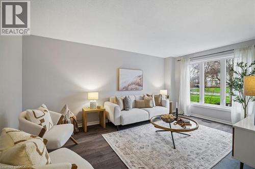 2208 Melissa Crescent, Burlington, ON - Indoor Photo Showing Living Room