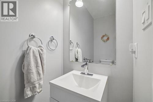 2208 Melissa Crescent, Burlington, ON - Indoor Photo Showing Bathroom