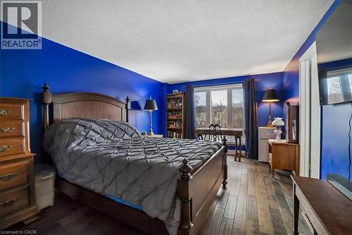 2208 Melissa Crescent, Burlington, ON - Indoor Photo Showing Bedroom