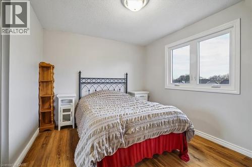 2208 Melissa Crescent, Burlington, ON - Indoor Photo Showing Bedroom