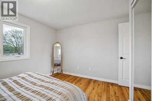2208 Melissa Crescent, Burlington, ON - Indoor Photo Showing Bedroom