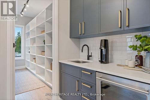 7 Inverlynn Way, Whitby, ON - Indoor Photo Showing Kitchen