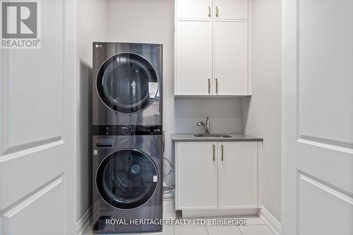 7 Inverlynn Way, Whitby, ON - Indoor Photo Showing Laundry Room
