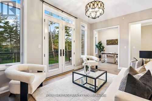 7 Inverlynn Way, Whitby, ON - Indoor Photo Showing Living Room