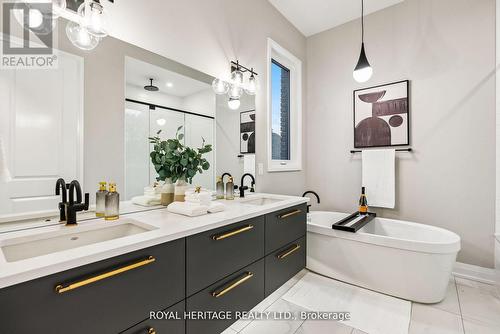 7 Inverlynn Way, Whitby, ON - Indoor Photo Showing Bathroom