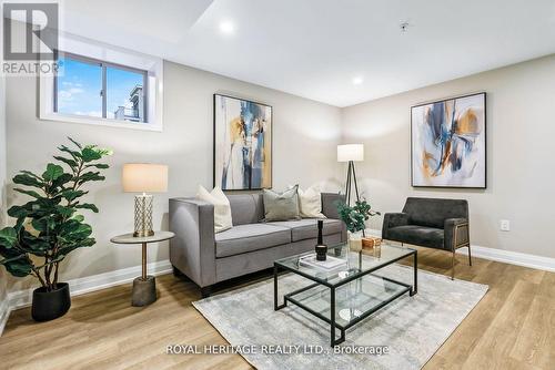 7 Inverlynn Way, Whitby, ON - Indoor Photo Showing Living Room