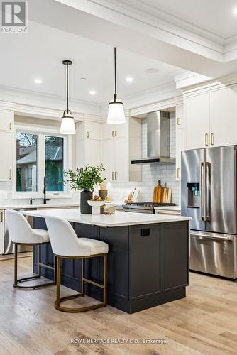 7 Inverlynn Way, Whitby, ON - Indoor Photo Showing Kitchen With Upgraded Kitchen