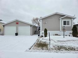 17 BAYVIEW CR  Sanford, MB R0G 2J0