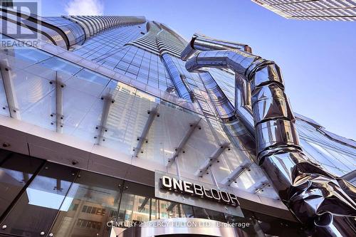 313 - 1 BLOOR STREET E  Toronto, ON M4W 0A8