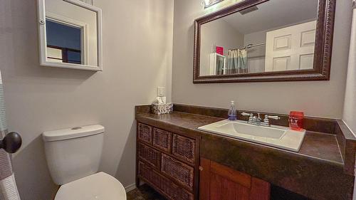 122/124-1051 Gerry Sorensen Way, Kimberley, BC - Indoor Photo Showing Bathroom