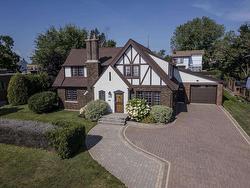 144 High Street S  Thunder Bay, ON P7B 3K5