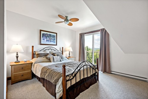 Chambre à coucher principale - 8-165 Rue Du Mont-Plaisant, Mont-Tremblant, QC - Indoor Photo Showing Bedroom