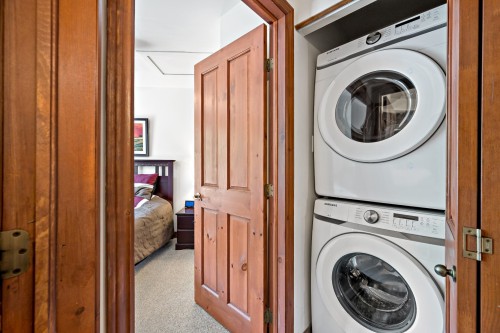 Salle de lavage - 8-165 Rue Du Mont-Plaisant, Mont-Tremblant, QC - Indoor Photo Showing Laundry Room