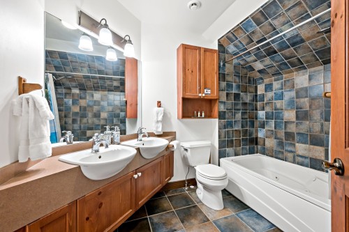 Salle de bains - 8-165 Rue Du Mont-Plaisant, Mont-Tremblant, QC - Indoor Photo Showing Bathroom