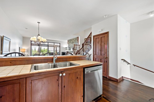 Cuisine - 8-165 Rue Du Mont-Plaisant, Mont-Tremblant, QC - Indoor Photo Showing Kitchen With Double Sink