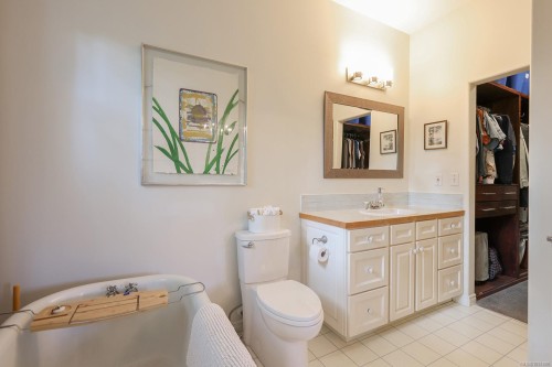 325 Harmston Ave, Courtenay, BC 