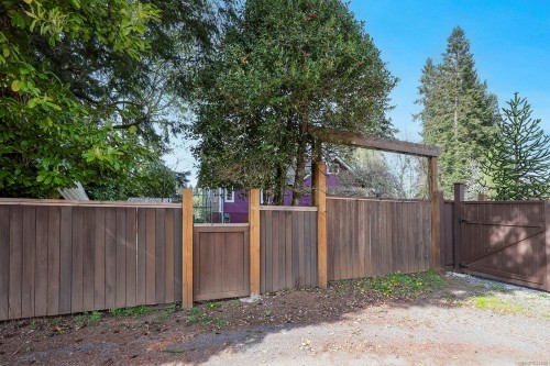 325 Harmston Ave, Courtenay, BC 
