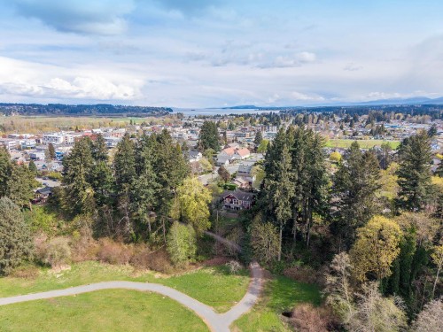 325 Harmston Ave, Courtenay, BC 