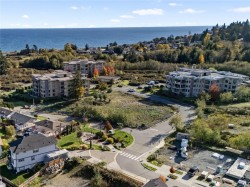 285 Seafield Rd Colwood, BC V9C 0R1