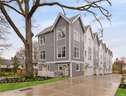 11-2536 Shelbourne St Victoria, BC V8R 4L5