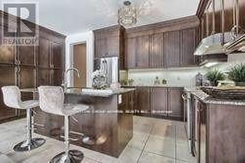47 Edison Place, Vaughan, ON - Indoor Photo Showing Kitchen With Upgraded Kitchen