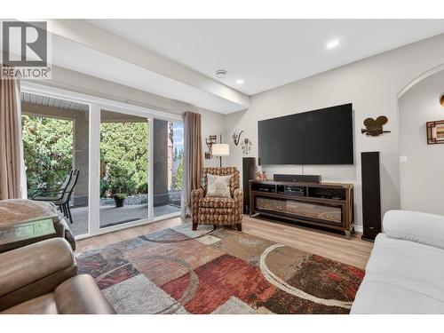 3925 Gallaghers Circle, Kelowna, BC - Indoor Photo Showing Living Room