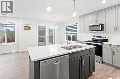 304 Pepper Place, Saskatoon, SK - Indoor Photo Showing Kitchen With Double Sink With Upgraded Kitchen
