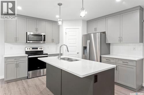 304 Pepper Place, Saskatoon, SK - Indoor Photo Showing Kitchen With Double Sink With Upgraded Kitchen