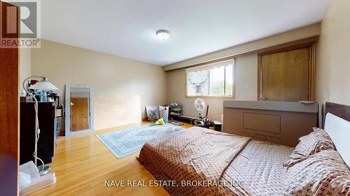 9747 Bathurst Street, Richmond Hill, ON - Indoor Photo Showing Bedroom