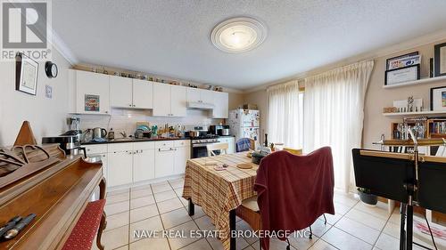 9747 Bathurst Street, Richmond Hill, ON - Indoor Photo Showing Kitchen