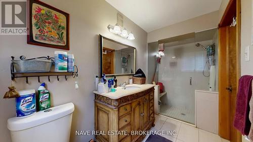 9747 Bathurst Street, Richmond Hill, ON - Indoor Photo Showing Bathroom