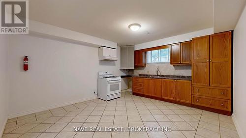 9747 Bathurst Street, Richmond Hill, ON - Indoor Photo Showing Kitchen