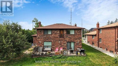 9747 Bathurst Street, Richmond Hill, ON - Outdoor