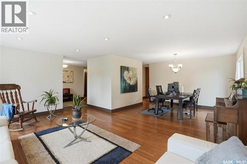 301 Coldspring Crescent, Saskatoon, SK - Indoor Photo Showing Living Room