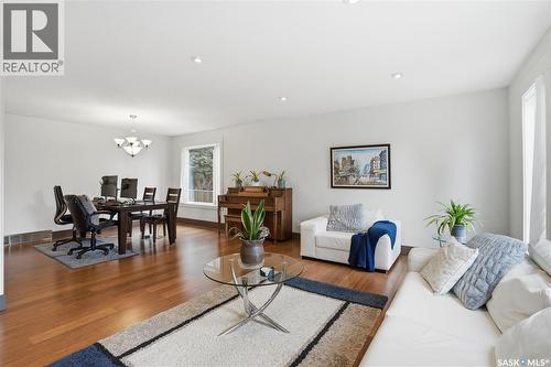 301 Coldspring Crescent, Saskatoon, SK - Indoor Photo Showing Living Room