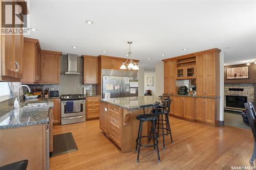 301 Coldspring Crescent, Saskatoon, SK - Indoor Photo Showing Kitchen With Double Sink With Upgraded Kitchen