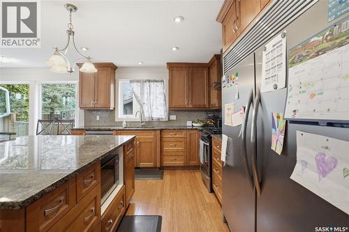 301 Coldspring Crescent, Saskatoon, SK - Indoor Photo Showing Kitchen