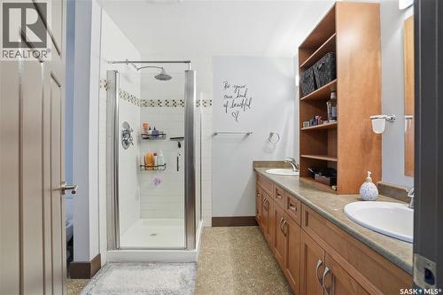301 Coldspring Crescent, Saskatoon, SK - Indoor Photo Showing Bathroom