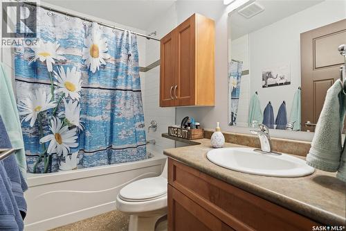 301 Coldspring Crescent, Saskatoon, SK - Indoor Photo Showing Bathroom