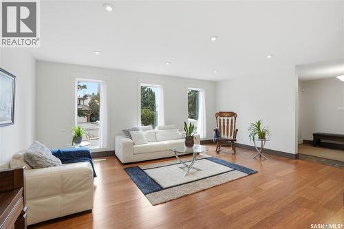 301 Coldspring Crescent, Saskatoon, SK - Indoor Photo Showing Living Room