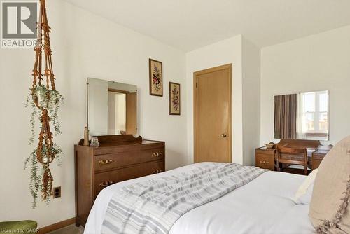 189 Hoover Crescent, Hamilton, ON - Indoor Photo Showing Bedroom